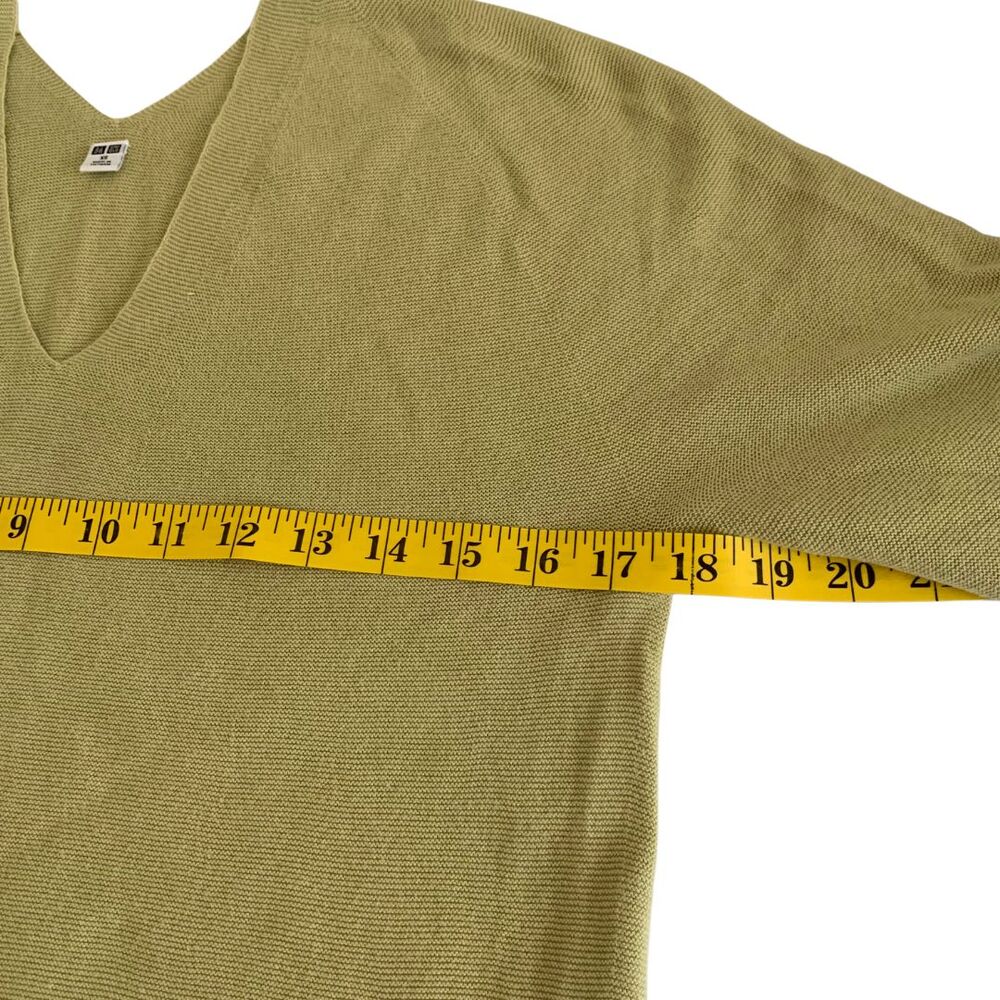 Uniqlo Green Cotton V-Neck Short Sleeve Casual Knit Top - Picture 5 of 6
